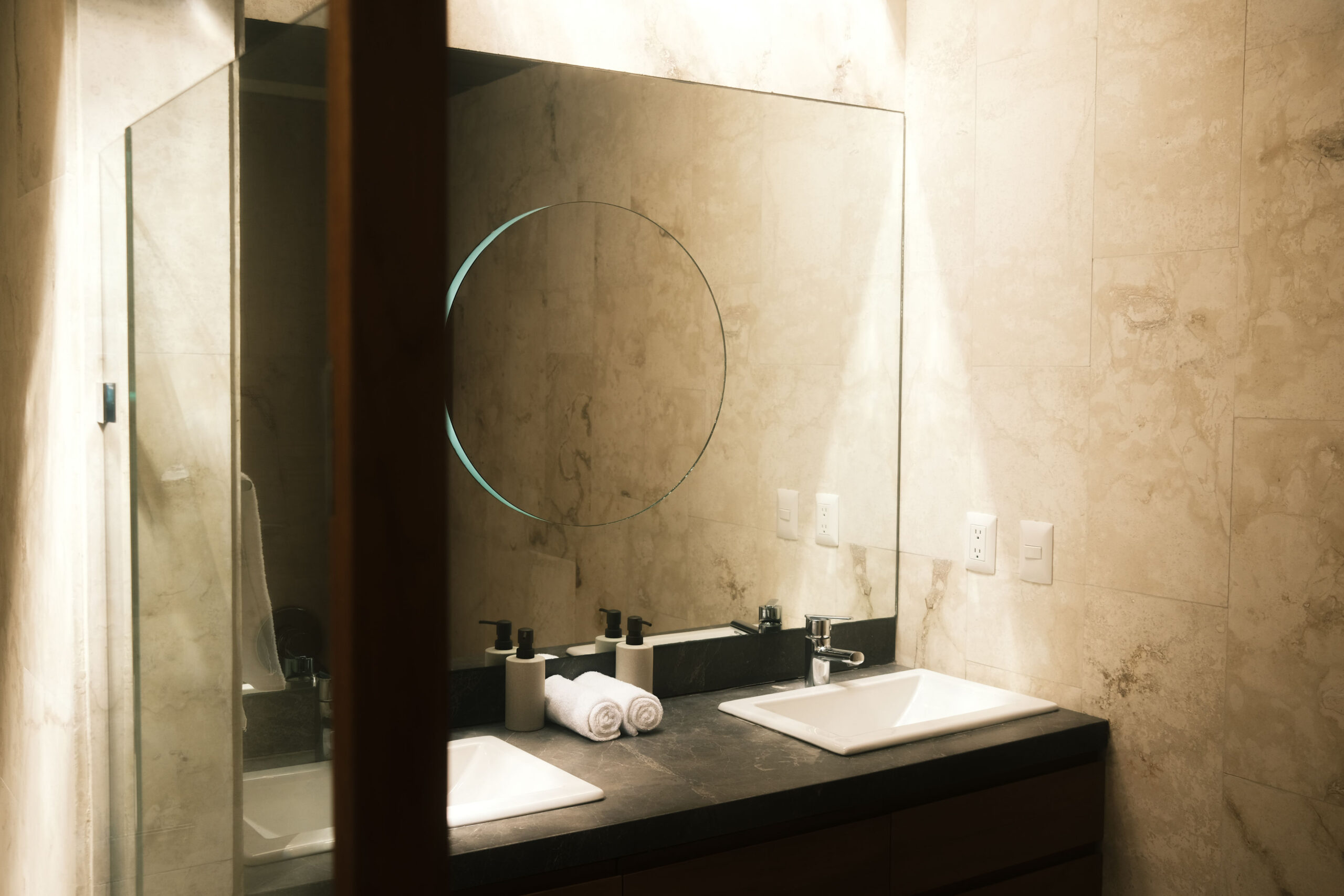 king-suite-marble-bathroom-mirror-casa-piedra-de-agua